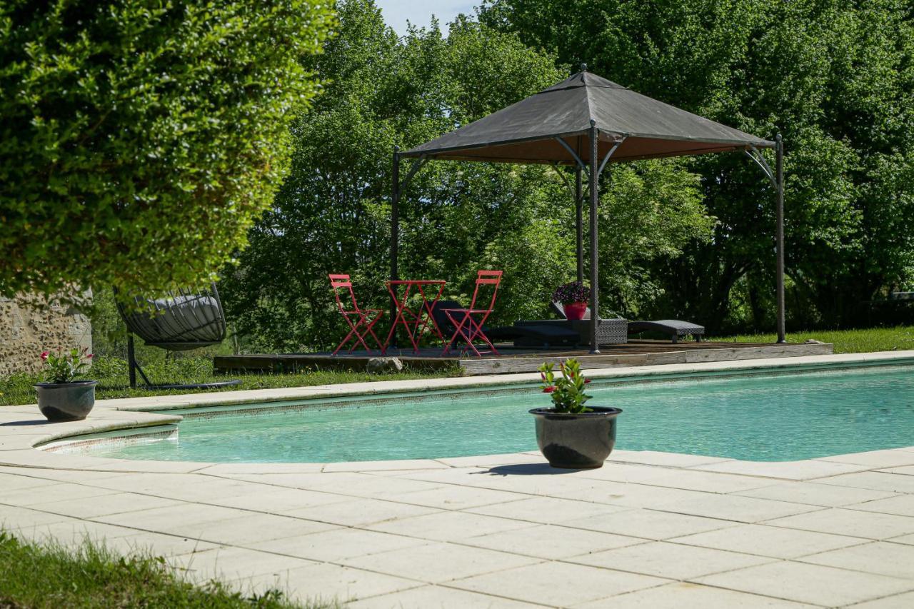 Domaine Du Bourg Salon Bed & Breakfast Exterior photo
